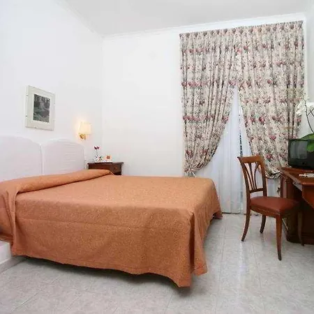 Hotel Chapter 4*