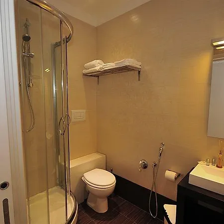Living 2* Rome