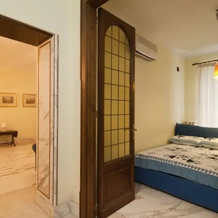 Urban House Apartment *