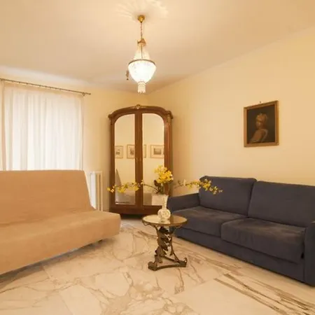 Urban House Apartment