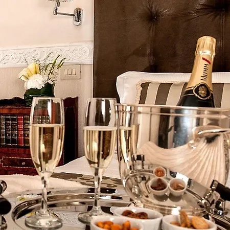 Residenza Zanardelli Bed & Breakfast 2*