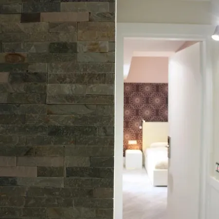 Tuttelestrade - The Apartment *