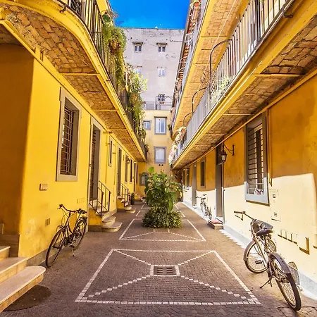 Campo De' Fiori Stylish White Apartment *