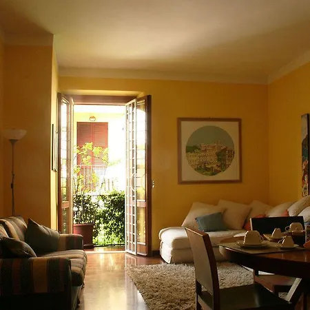 Emi's Bed & Breakfast 2*