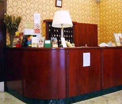 阿克罗珀力酒店 2*
