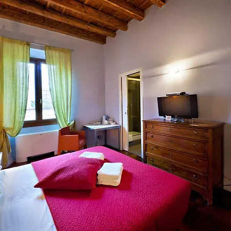 Suburbe Bed & Breakfast 2*