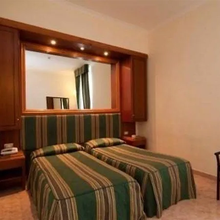 Raeli Lux Roma