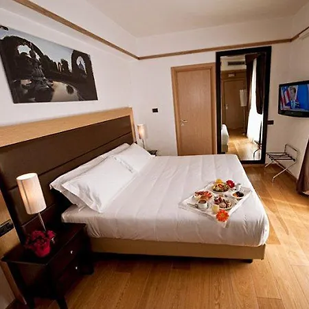 Ξενοδοχείο Ginevra Palace 3*