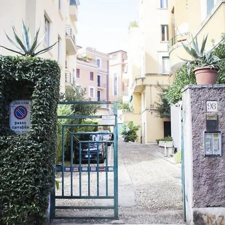 Bed & Breakfast Aventino 2*