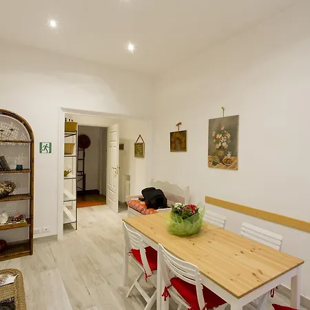 Apartment Venturi House *