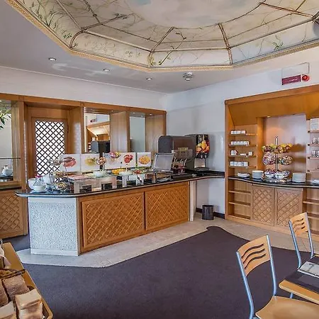 特利托尼酒店