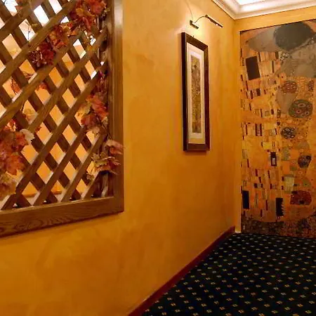 Hotel Aurora Garden 3*