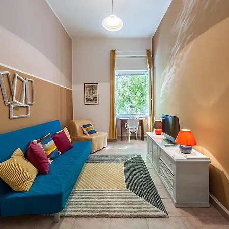 Piazza Tuscolo Apartament