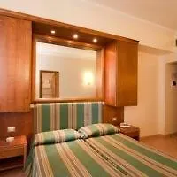 Max Otel