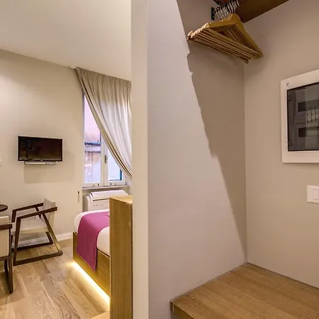 The Spanish Piazza Di Spagna Bed and Breakfast