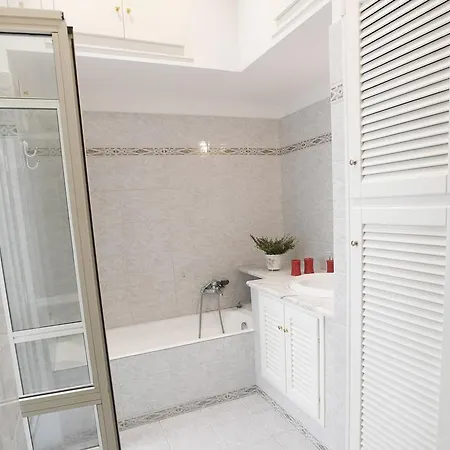 Big House Colosseum Apartment *