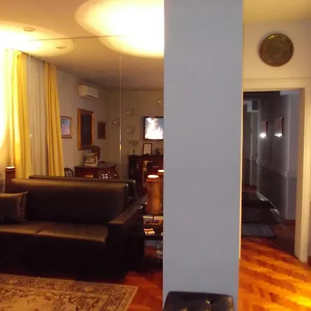 Luxury Ai Banchi Nuovi