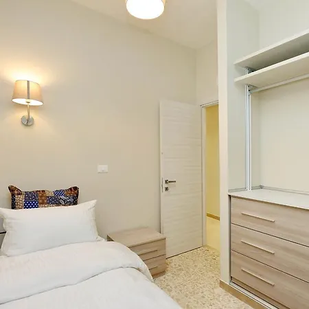 Appartement 130m² 3 Slaapkamer, 2 Privé Badkamer In Trionfale *