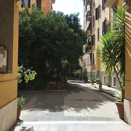 Daphne Domus * Roma