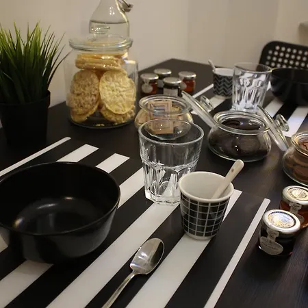 Piano Apartment *