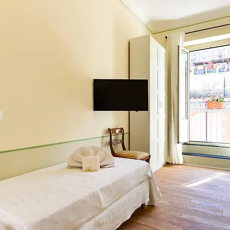 Bright And Comfy 3 Bedroom In Monti Apartment