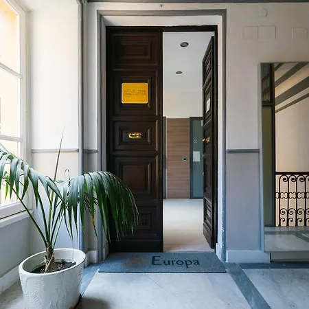 Europa Apartment *