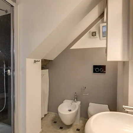 Campo De' Fiori Stylish White Apartment