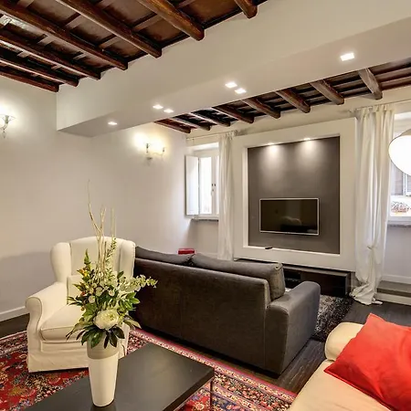 Campo De' Fiori Stylish White Apartment Rome