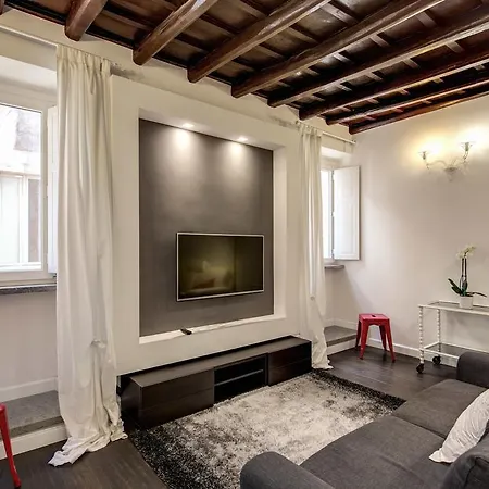 Campo De' Fiori Stylish White Apartment Rome