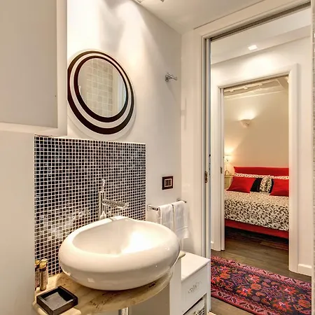 Campo De' Fiori Stylish White Apartment Rome
