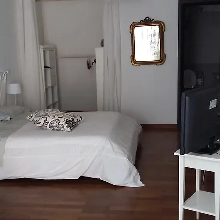 Flaneur Bed & Book Guest house