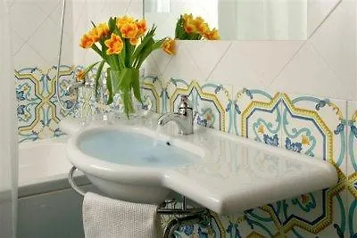 Hotel Relais 6 Via Tolmino 4*