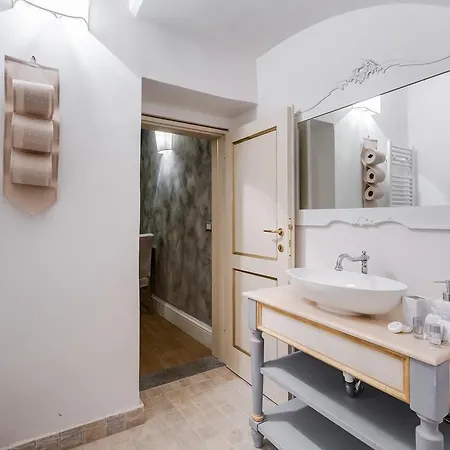 Colonna Suite - Rome Spanish Steps Suite & Spa Apartment *