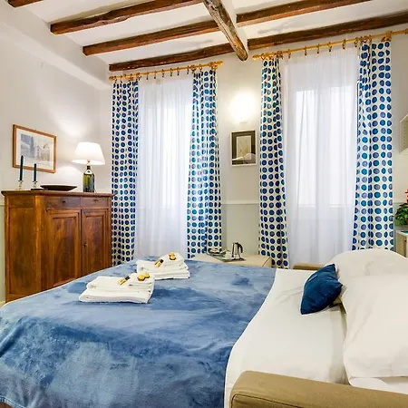 Piazza Dei Satiri Apartment
