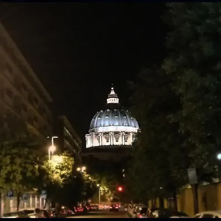Interno 6 San Pietro Apartment Rome