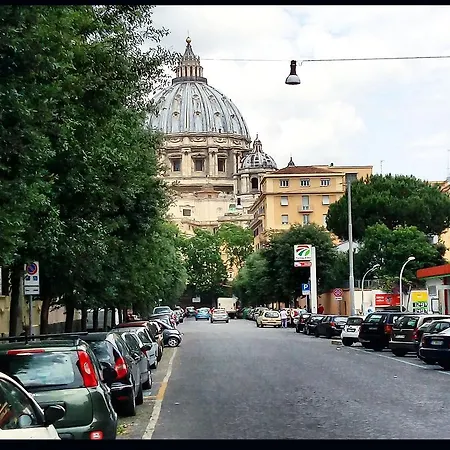 Interno 6 San Pietro Rome