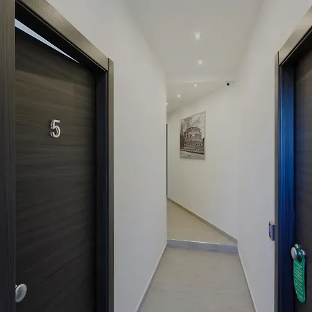 Domus Arena Guest house 2*