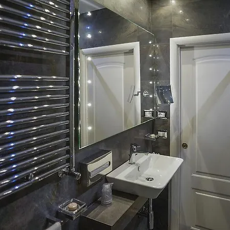 Les Diamants Spanish Steps Otel Roma