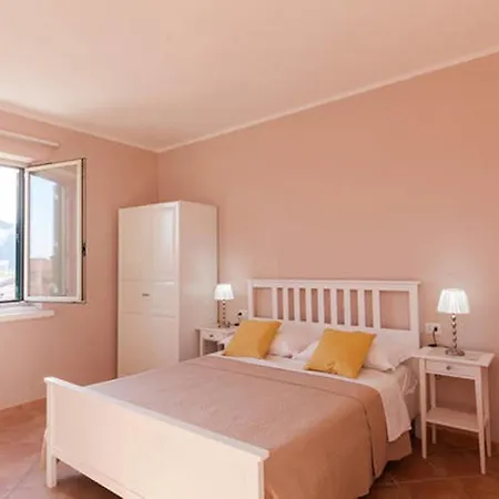 Candia House 50 Bed & Breakfast