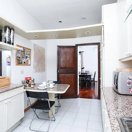 Apartment Pantheon Square Family