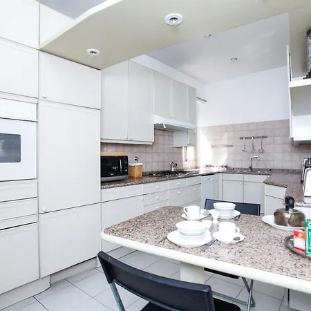Pantheon Square Family Apartment *