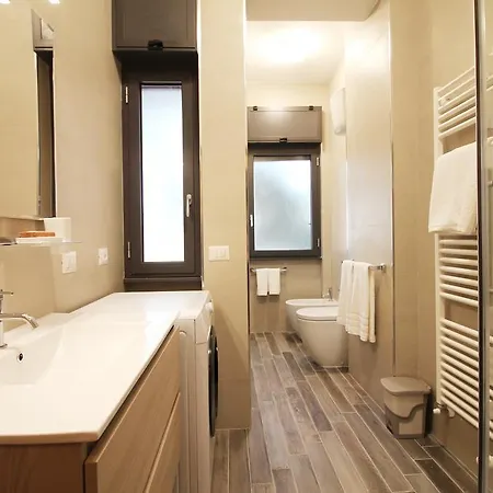 Eur Bright Spacious Terraced With Private Parking Only For Small Cars דירה רומא