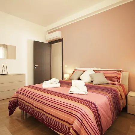 Eur Bright Spacious Terraced With Private Parking Only For Small Cars * Rzym