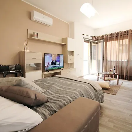 Eur Bright Spacious Terraced With Private Parking Only For Small Cars Ρώμη