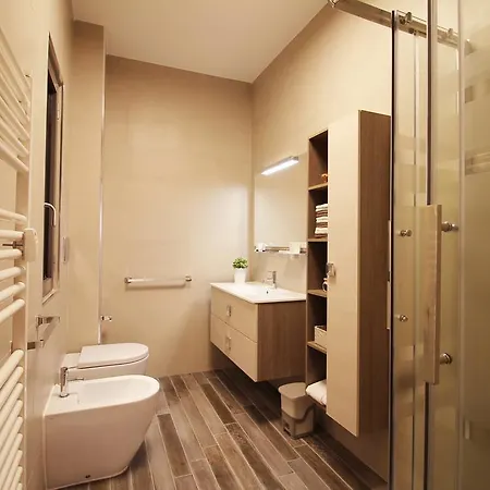 דירה Eur Bright Spacious Terraced With Private Parking Only For Small Cars רומא
