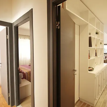 Apartament Eur Bright Spacious Terraced With Private Parking Only For Small Cars