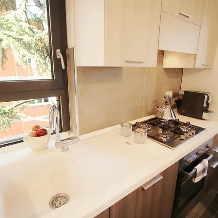 Apartament Eur Bright Spacious Terraced With Private Parking Only For Small Cars Rzym