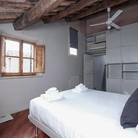 Piazza Navona Artist Loft *