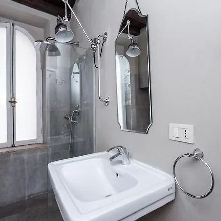 Piazza Navona Artist Loft * Rom