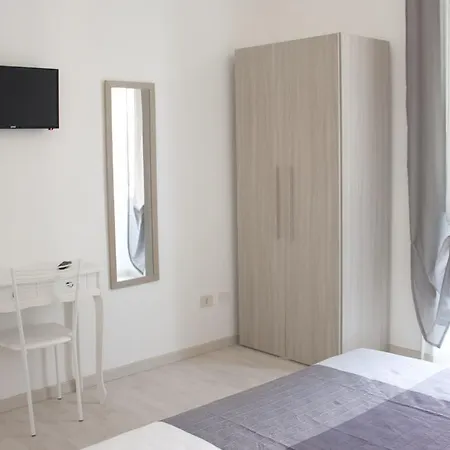Cosmopolitan - Termini Suites Pensión Roma